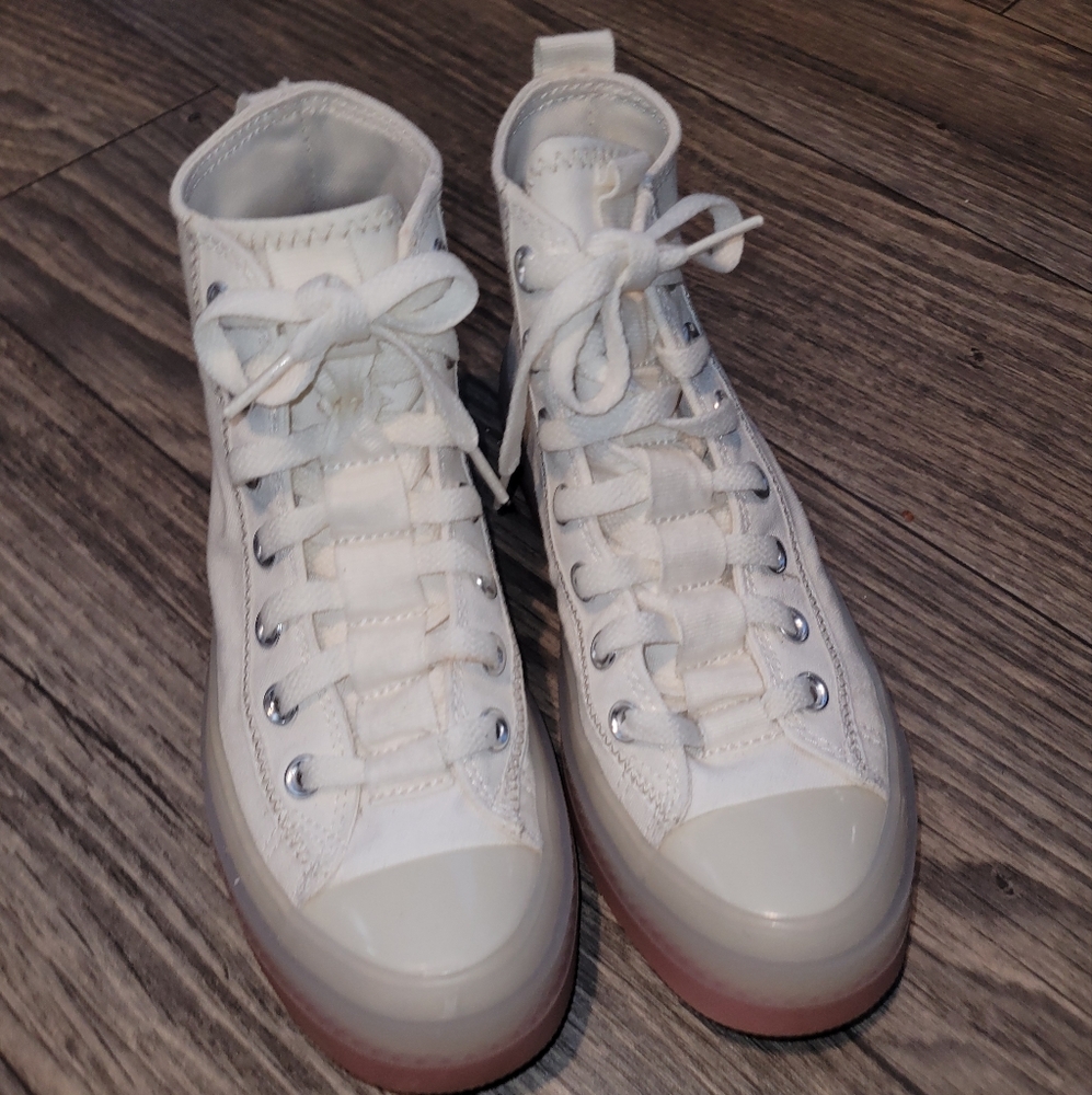 CONVERSE Chuck Taylor White High-Top Sneakers Size 4.5 Used Excelent Condition